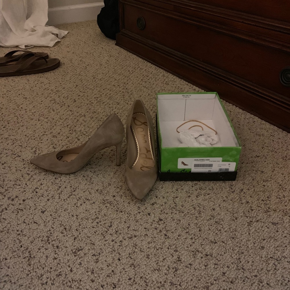 Pointy toe heels